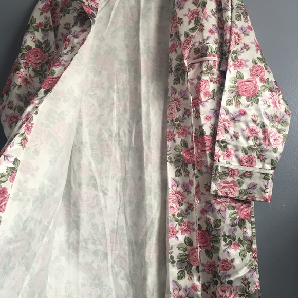 Sarah Morgan woman’s flowery nightgown - Picture 4 of 6